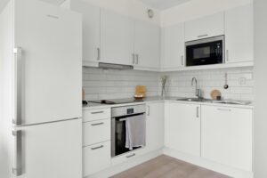 Descubra como planejar a reforma de cozinha e transformar espaços pequenos em uma cozinha bonita, funcional e cheia de personalidade.
